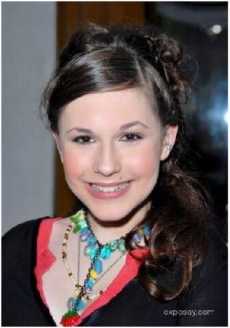 Plik:Erin Sanders.jpg