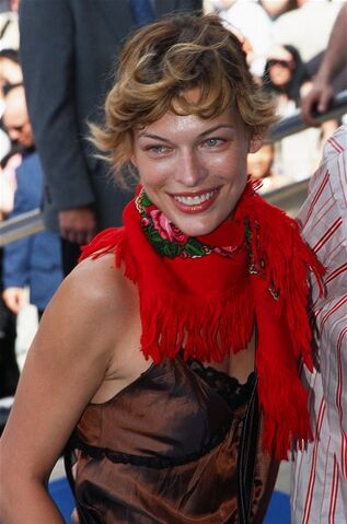 ファイル:Milla Jovovich2(cannesBlueCarpet).jpg