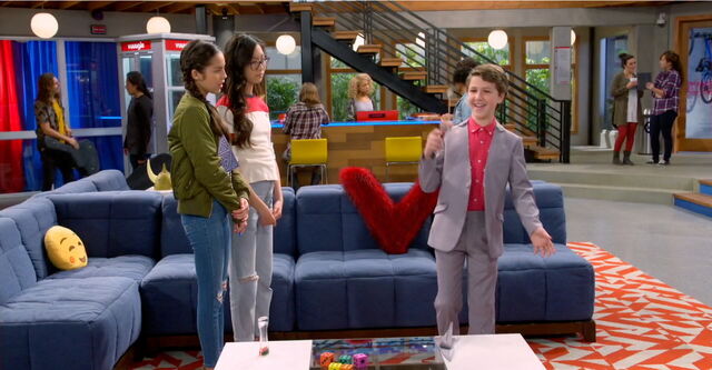 File:Paige, Frankie, Bernie and the Ball in the Cup.jpg