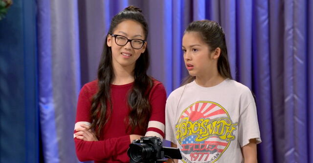 File:Frankie & Paige make Bernie's 2nd Video.jpg