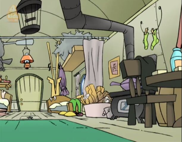 File:Caravan inside.jpg