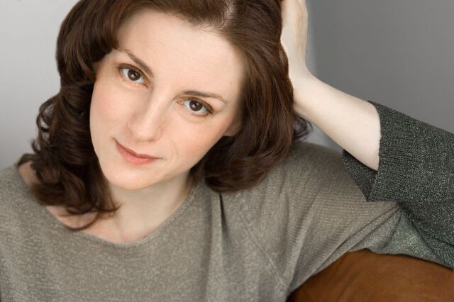 File:Yelena Shmulenson.jpg