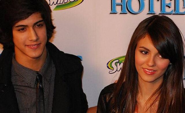 File:-Hotel-for-Dogs-Premiere-avan-and-victoria-12212726-953-637.jpg