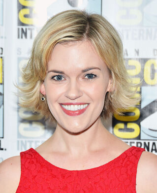 File:KariWahlgren.jpg