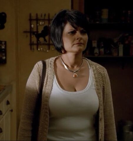 File:FemaleBuyer1x7.jpg
