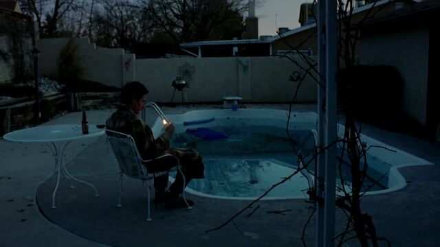 File:1x01 - Walt by the poolside.jpg