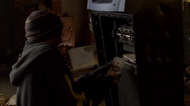 Archivo:2x06 - Peekaboo 11.png
