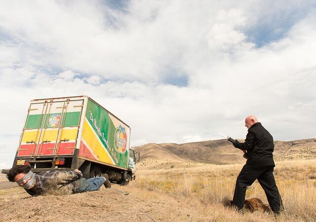File:Better-call-saul-episode-209-mike-banks-3-935.jpg