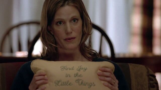File:1x05 - The talking pillow.jpg