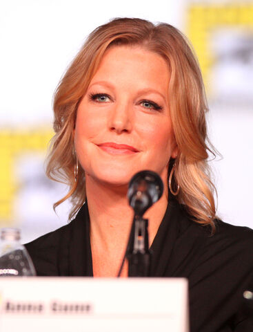 Archivo:Anna Gunn.jpg