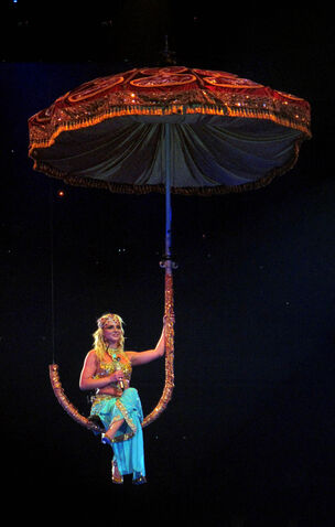 File:The-circus-starring-britney-spears-tour-20.jpg