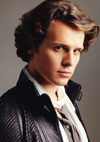 File:Jonathan Groff MxtaNSdVuv.png
