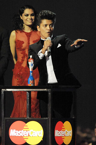 File:BrunoAward.jpg
