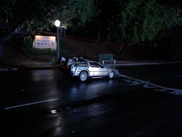 File:Startingline-bluebirdmotel.jpg