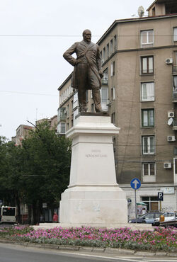 Statuia lui Mihail Kogalniceanu