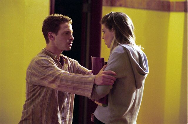 File:Tara oz new moon2.jpg