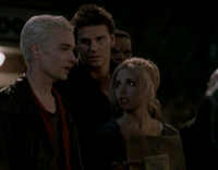 Spike revient à Sunnydale, seulement pour provoquer plus d'ennuis à Buffy.png