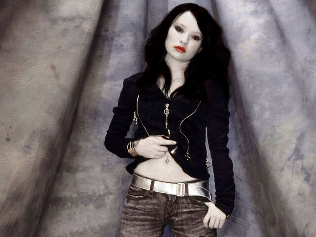 File:Vampriegirl.jpg