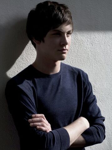 File:Logan-lerman-total-hottie.jpg