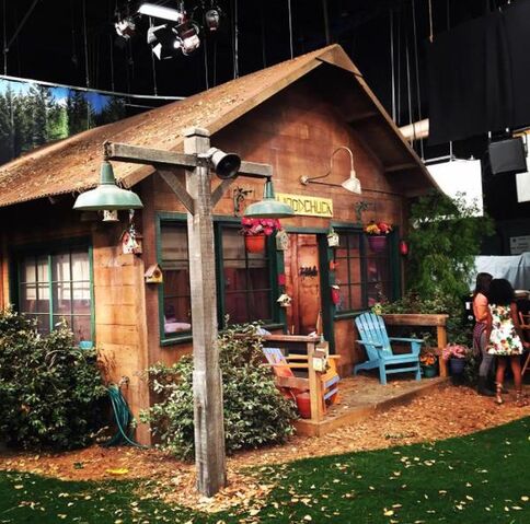 File:Wood Chuck Cabin.jpg