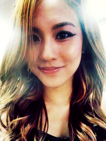 File:ElleSmile.png