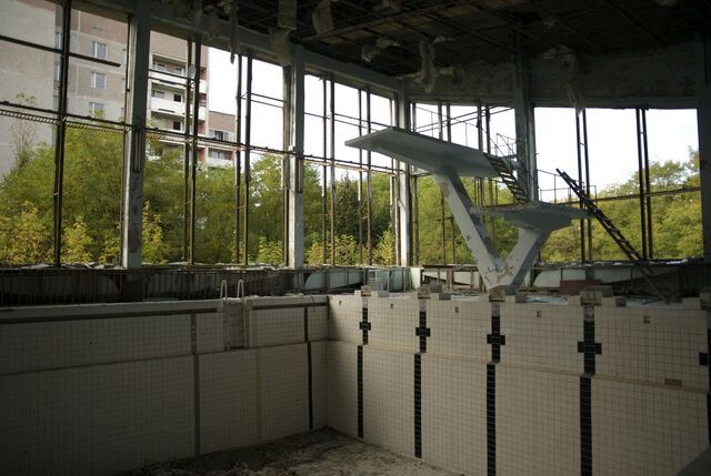 File:800px-Prypiat Pool.jpg
