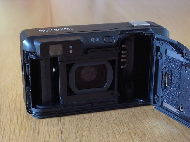 File:FujifilmNaturaBlackF193.jpg