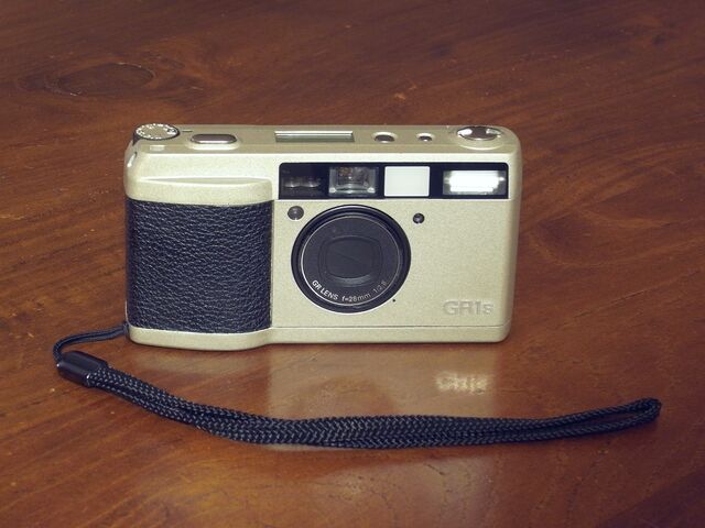 File:RicohGR1Ssmall.jpg
