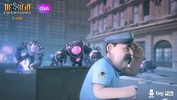 Mini Yaki y policia.jpg