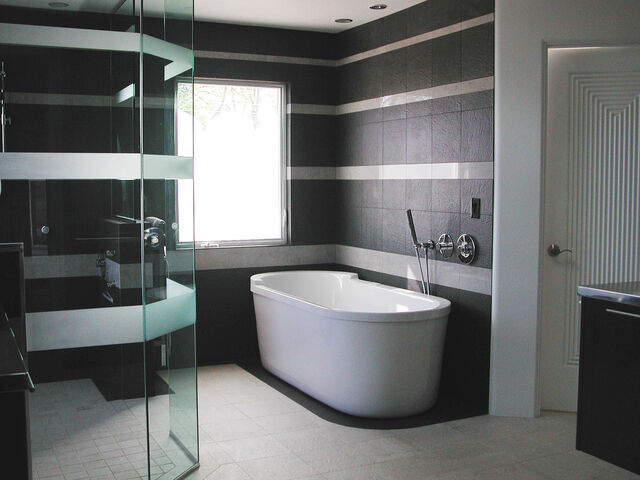 File:Alfred's Bathroom.jpg