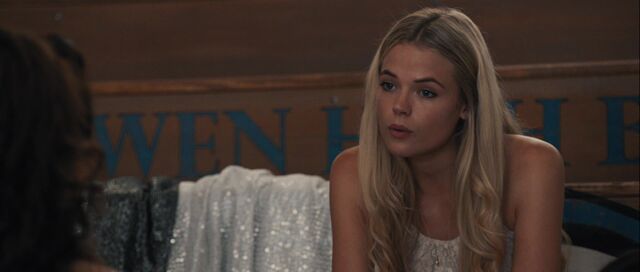File:Carrie 1080p KISSTHEMGOODBYE 0690.jpg