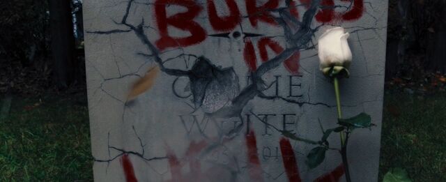 File:Carrie (2013) Theatrical Ending.jpg