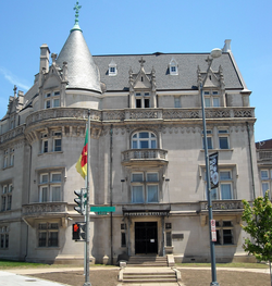 Mäöreser Embassy