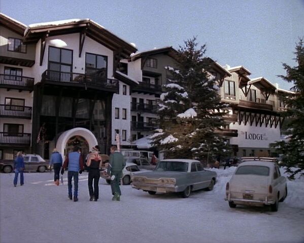 File:VailHotel.jpg