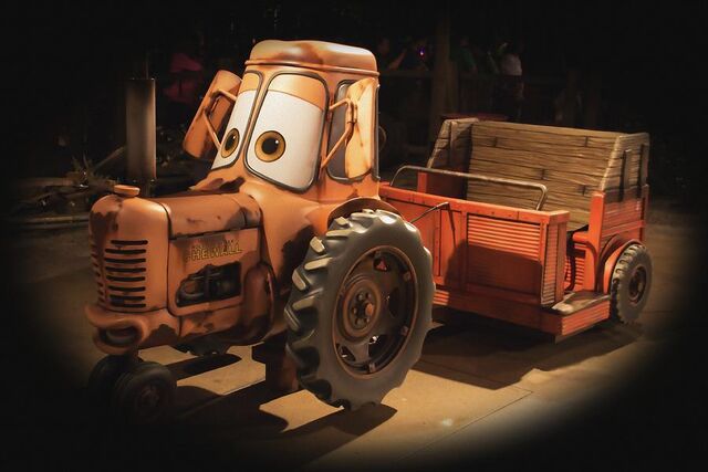 Файл:Cars-land-cow-tractor-heidi-smith.jpg