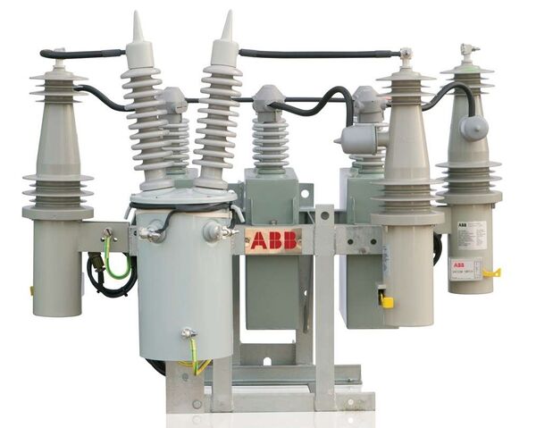 File:Pole-mounted-capacitor-banks-70728-2773879.jpg