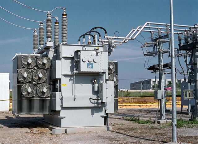 File:Full20 23544Transformer TR-16.jpg