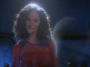 Amy-in-casper-amy-brenneman-6427870-593-445