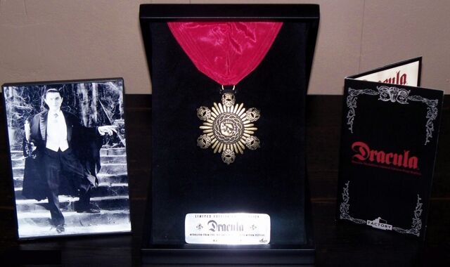 File:Dracula's Medallion - 01.jpg