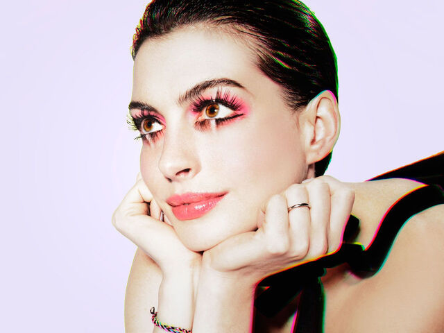 File:Anne Hathaway wedding ring.jpg
