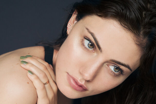 File:Phoebetonkin-fakepiercings-10.jpg