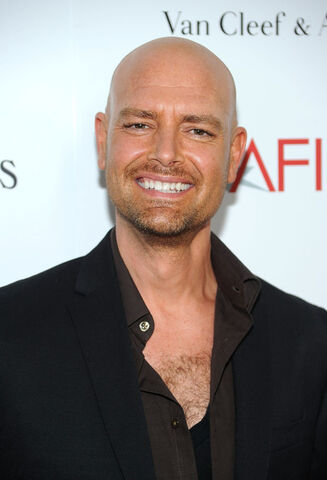 File:Stephan+Smith+Collins+Premiere+Sony+Pictures+kFnGdmJOZ4Sl.jpg