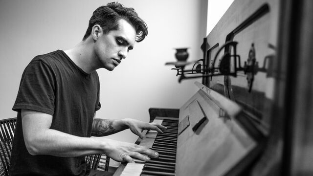File:Panic-At-The-Disco-Piano-1.jpg