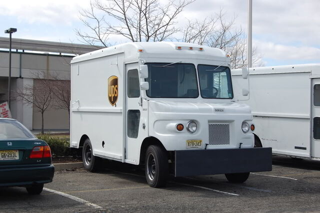 File:UPS506531P500packagecarSecaucusNJ32.jpg
