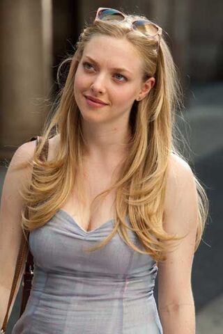 File:Amanda-seyfried-net-worth1.jpg