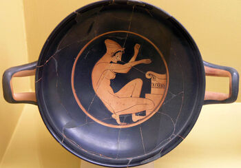 AGMA Kylix femme autel.jpg