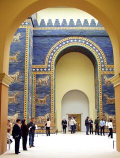 Pergamonmuseum Babylon Ischtar-Tor.jpg