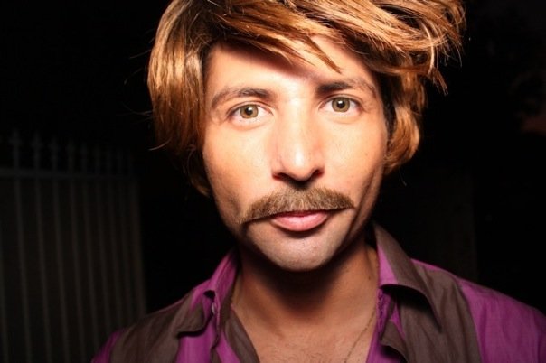 File:MikeRoseTache.jpg