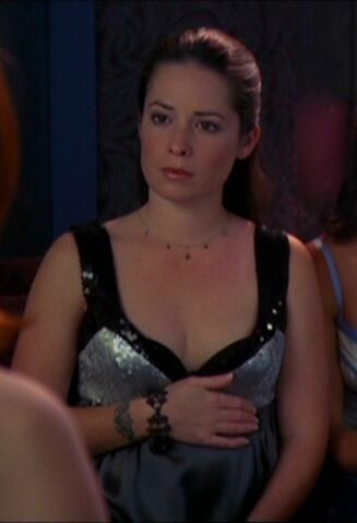 File:Holly-marie-combs-and-charmed-gallery.jpg