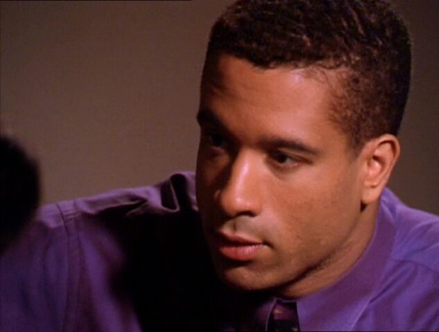 File:2x01-DarrylMorris.jpg